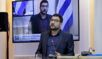 Ηλιόπουλος: Η κυβέρνηση παρακολουθεί την καταστροφή - Δωρεάν πρόσβαση σε τεστ για όλους