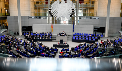 Η Bundestag ανάβει «πράσινο φως» για την παράδοση βαρέων όπλων στην Ουκρανία