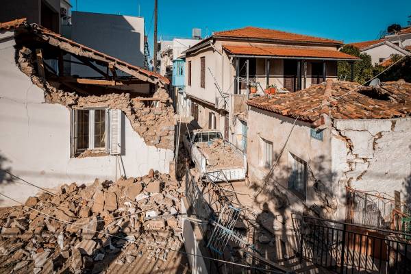 Σάμος: Συγκλονιστικό βίντεο από το τσουνάμι του σεισμού των 6,7 ρίχτερ
