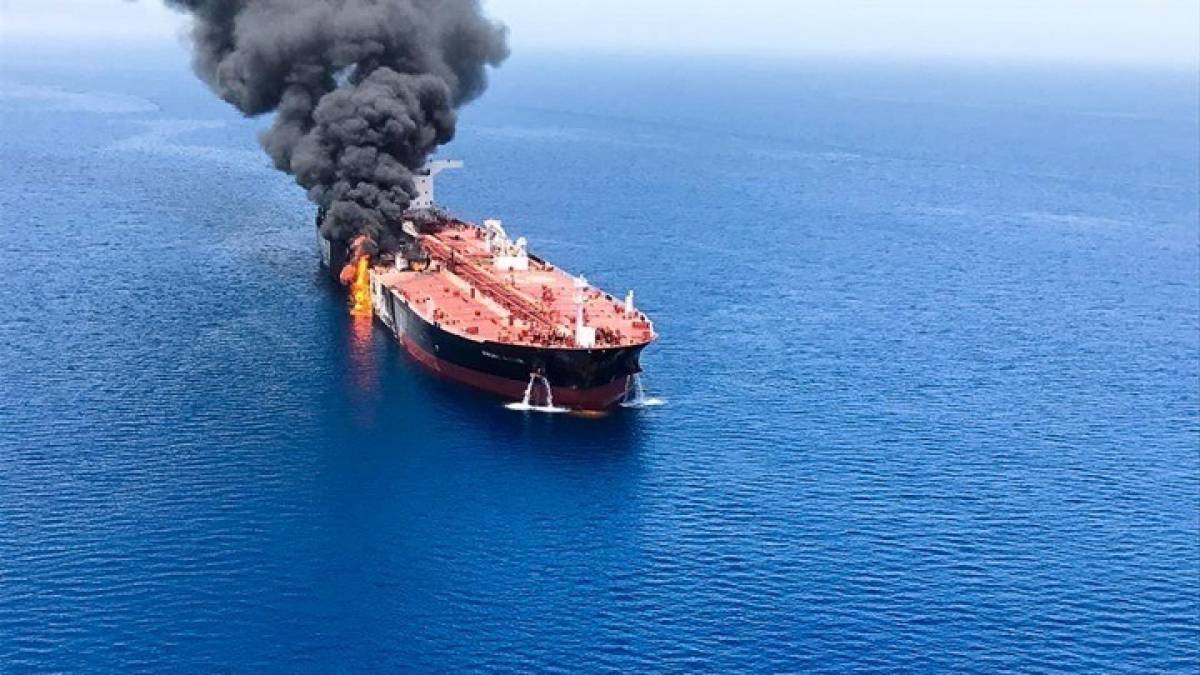 Τι συμβαίνει με το πετρέλαιο μετά την επίθεση στα δύο τάνκερ