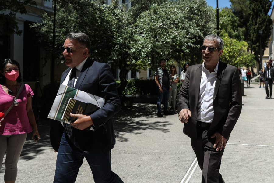 Θέμης Αδαμαντίδης: Αναβάλλεται η δίκη του για ξυλοδαρμό - Πέθανε η μητέρα του