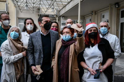 Τσίπρας στο Αλεξάνδρα: Μια νέα κυβέρνηση το 2022 θα στηρίξει γιατρούς και νοσηλευτές, η σημερινή δεν έχει την πρόθεση