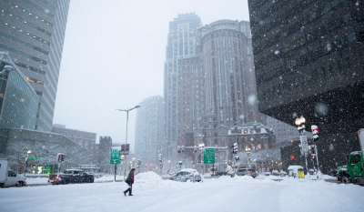 Χιονοθύελλα σαρώνει βορειοανατολικές ΗΠΑ: Έκλεισαν σχολεία, ακυρώθηκαν πτήσεις