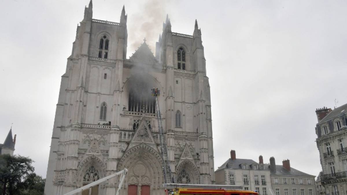 Γαλλία: Ένας άνδρας τέθηκε υπό κράτηση για την πυρκαγιά στον καθεδρικό της Νάντης