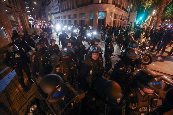 Γαλλία: Συνολικά 719 προσαγωγές τη νύχτα - Επίθεση στο σπίτι δημάρχου πόλης