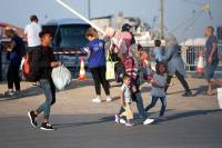 Μυτιλήνη: Μεταφέρονται στην Ιταλία 43 πρόσφυγες που ήταν στο νησί