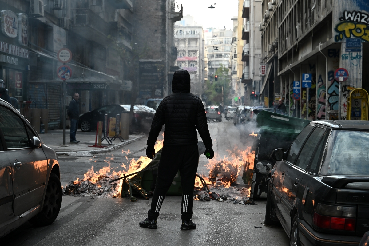Επεισόδια στο κέντρο της Αθήνας μετά το πανεκπαιδευτικό συλλαλητήριο - Οδοφράγματα στην Πατησίων