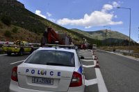 Αθηνών - Λαμίας: Ανετράπη νταλίκα, τραυματίστηκε ο οδηγός