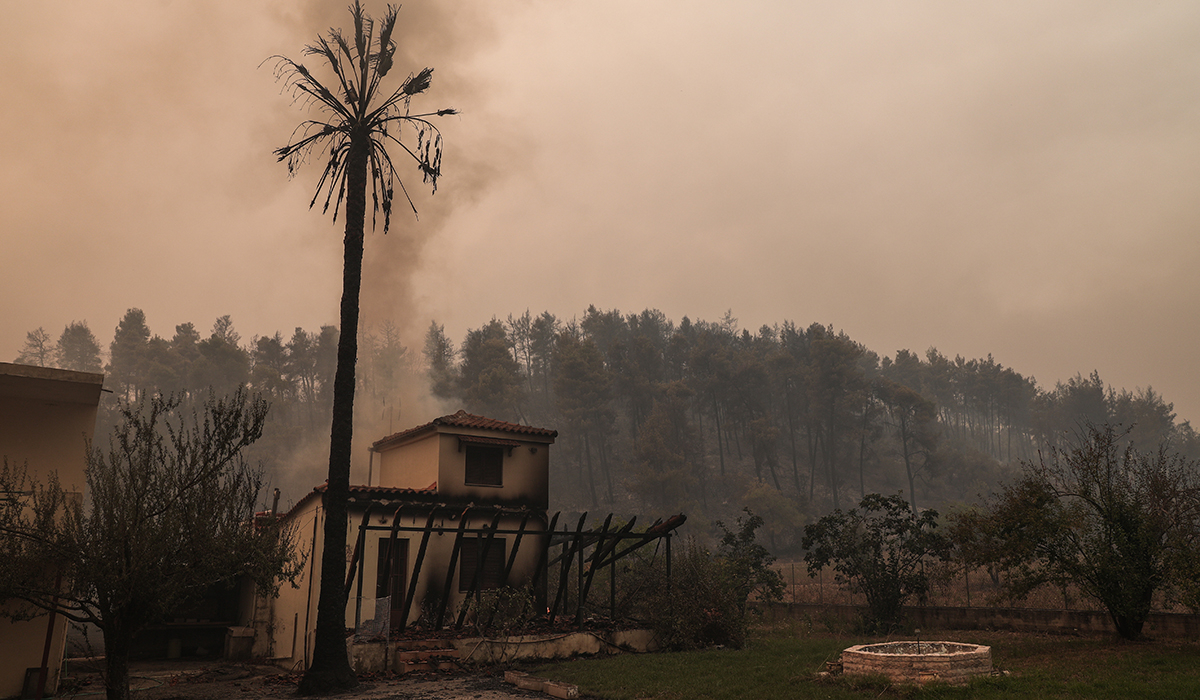 Φωτιά στην Εύβοια: Τιτάνια μάχη με τις φλόγες για να μην φτάσει η φωτιά στην Ιστιαία