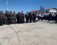 Χίος: Τεράστια ελληνική σημαία υψώθηκε στο λιμάνι για την Επέτειο της 25ης Μαρτίου