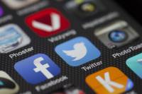 Κορονοϊός - Facebook: Διαθέτει 100 εκατομμύρια δολάρια στα ΜΜΕ