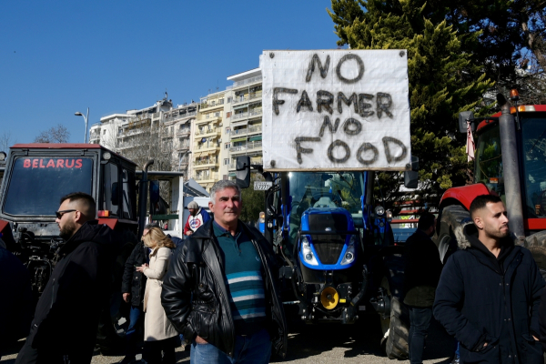 «Όχι» από τους αγρότες στο πακέτο Μητσοτάκη – Κλείνουν εθνικές οδούς, πολιορκούν την Agrotica