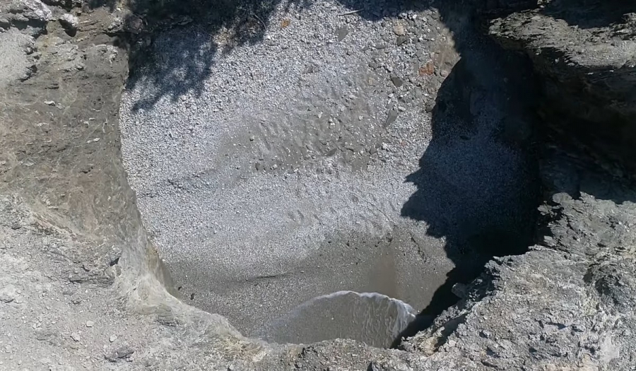 Εύβοια: Το βίντεο με παραλία μέσα σε κρατήρα που έχει γίνει viral