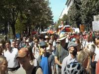 Γερμανία: Διαδηλώνουν δεκάδες χιλιάδες αρνητές της πανδημίας