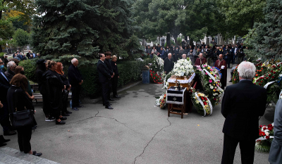 Κηδεία Ίβκοβιτς: Έξι θρύλοι κουβάλησαν το φέρετρο του «Ντούντα» - «Ενώθηκε» ξανά η Γιουγκοσλαβία