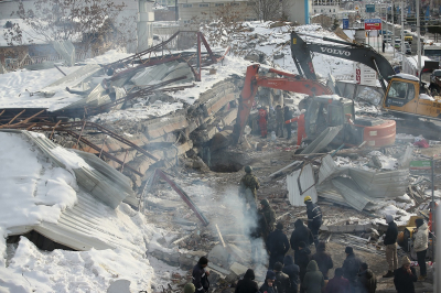 Τουρκία: Μάχη με το ψύχος στους -6 για να σωθούν οι επιζώντες του φονικού σεισμού - «Θα πεθάνουν από το κρύο»