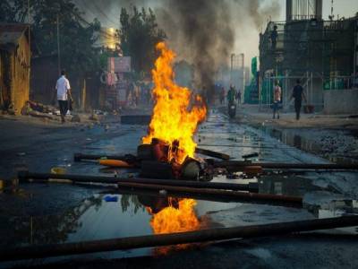Μπαγκλαντές: Ξυλοκόπησαν και έκαψαν άνδρα επειδή «βεβήλωσε το Κοράνι»