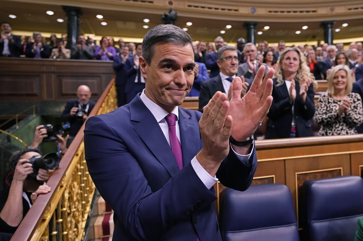 Ισπανία: Πώς ο Πέδρο Σάντσεθ έγινε πάλι πρωθυπουργός και έκανε την Ακροδεξιά να λυσσάξει