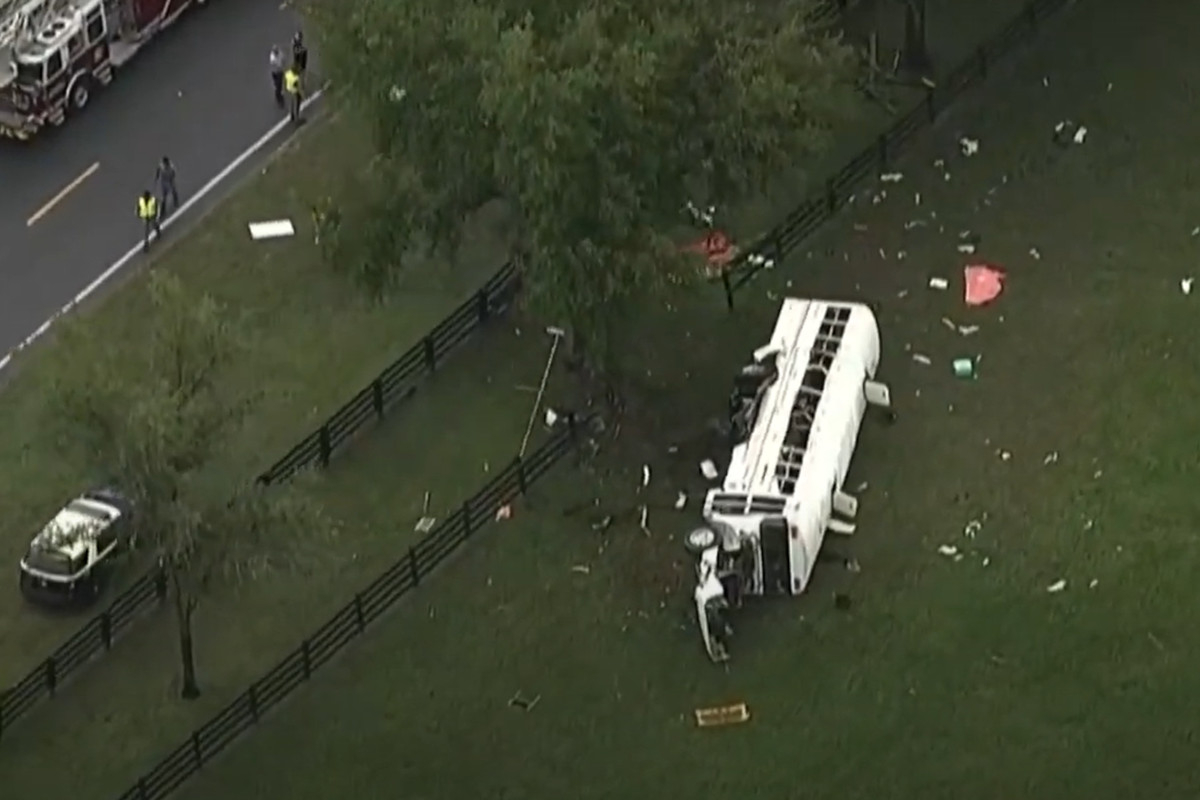 ΗΠΑ: Σφοδρό τροχαίο με λεωφορείο στη Φλόριντα - Τουλάχιστον οκτώ νεκροί (Βίντεο)