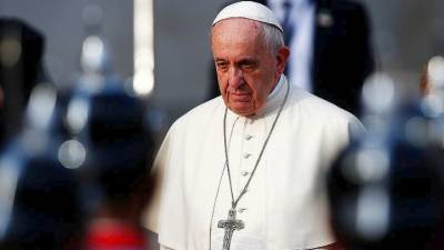 Ο πάπας Φραγκίσκος έκανε δεκτούς πρόσφυγες από την Λέσβο