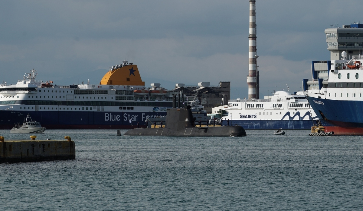 Συναγερμός στον Πειραιά: Δύο ναυτικοί έπεσαν στη θάλασσα - Διακομίστηκαν στο νοσοκομείο