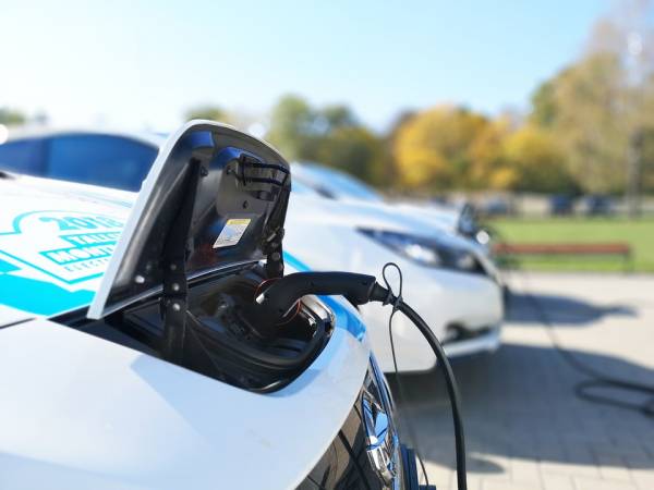 Ανεβαίνουν οι πωλήσεις των ηλεκτρικών αυτοκινήτων