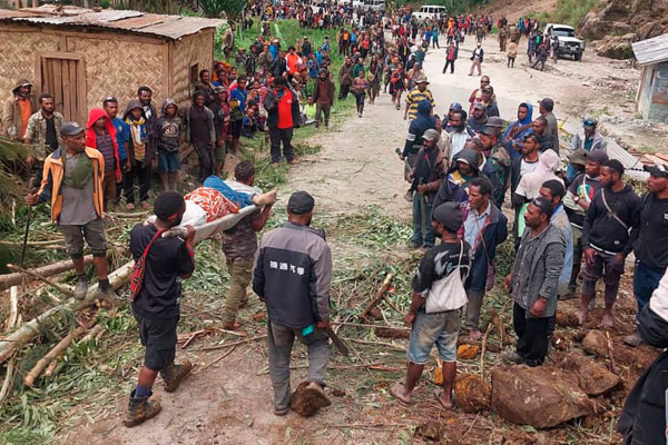 Θάφτηκαν ζωντανοί 2.000 άνθρωποι στην Παπούα Νέα Γουινέα μετά από κατολίσθηση