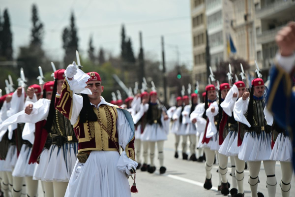 25η Μαρτίου: Με μεγαλοπρέπεια η στρατιωτική παρέλαση στην Αθήνα - Φωτογραφίες