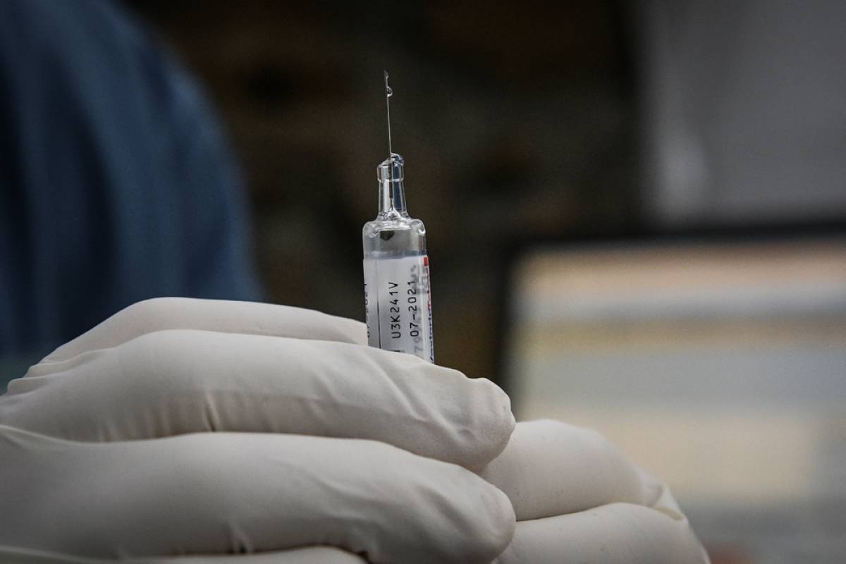 Εμβόλιο «Pfizer»: Αρκεί μόλις για το 1/17 του πληθυσμού της χώρας