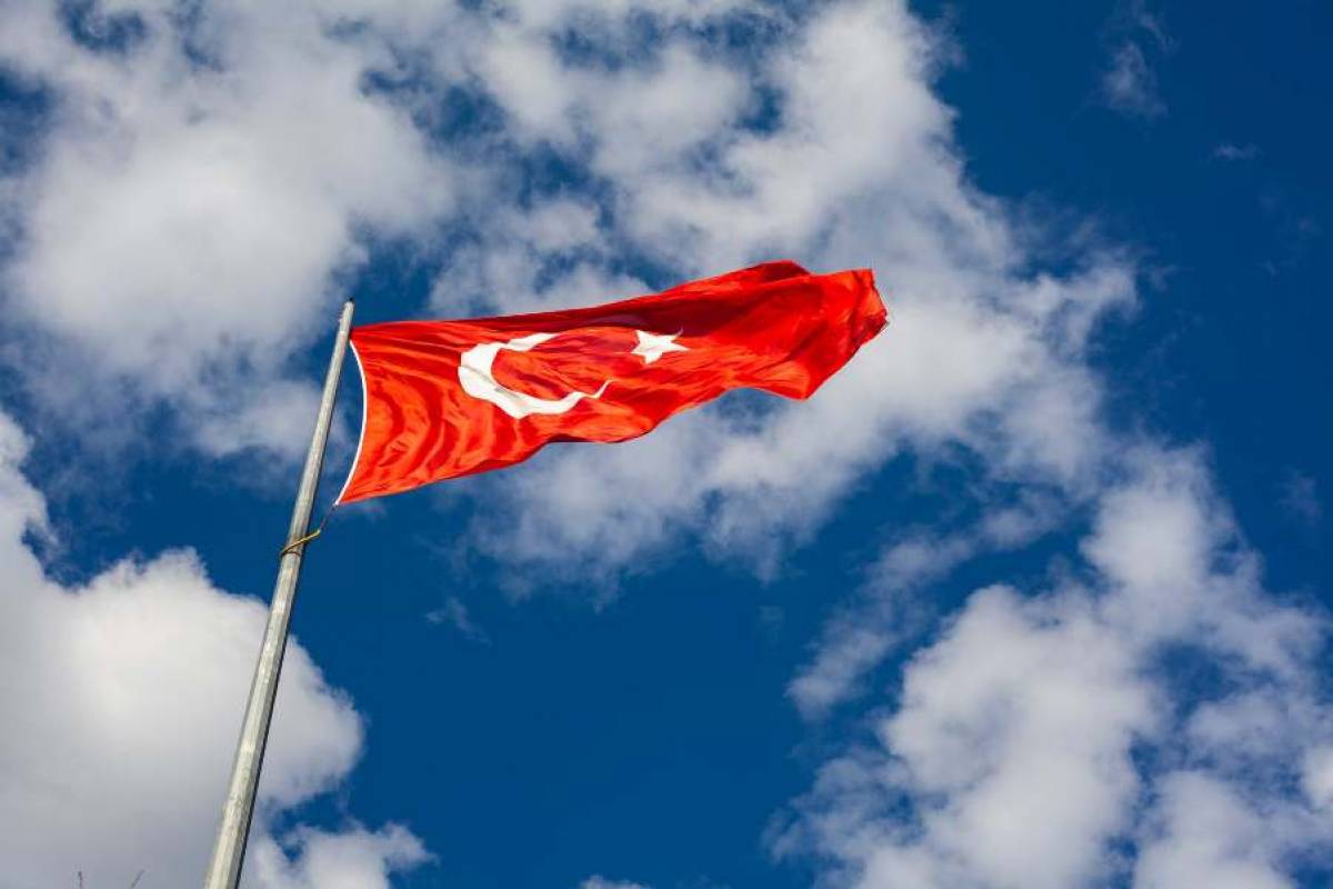 «Βουτιά» της τουρκικής λίρας μετά από δημοσίευμα για πιθανές αμερικανικές κυρώσεις