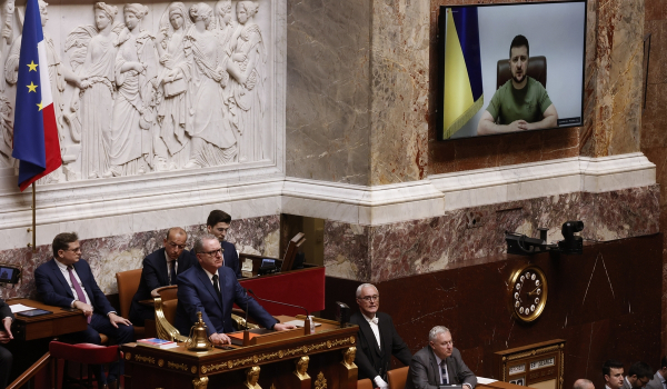 Ζελένσκι στη Γαλλική Εθνοσυνέλευση: Βοηθήστε την Ουκρανία να βγει από τον πόλεμο και να μπει στην ΕΕ
