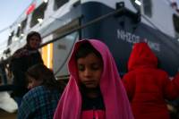 Πειραιάς: Στο λιμάνι μετανάστες και πρόσφυγες από τα νησιά