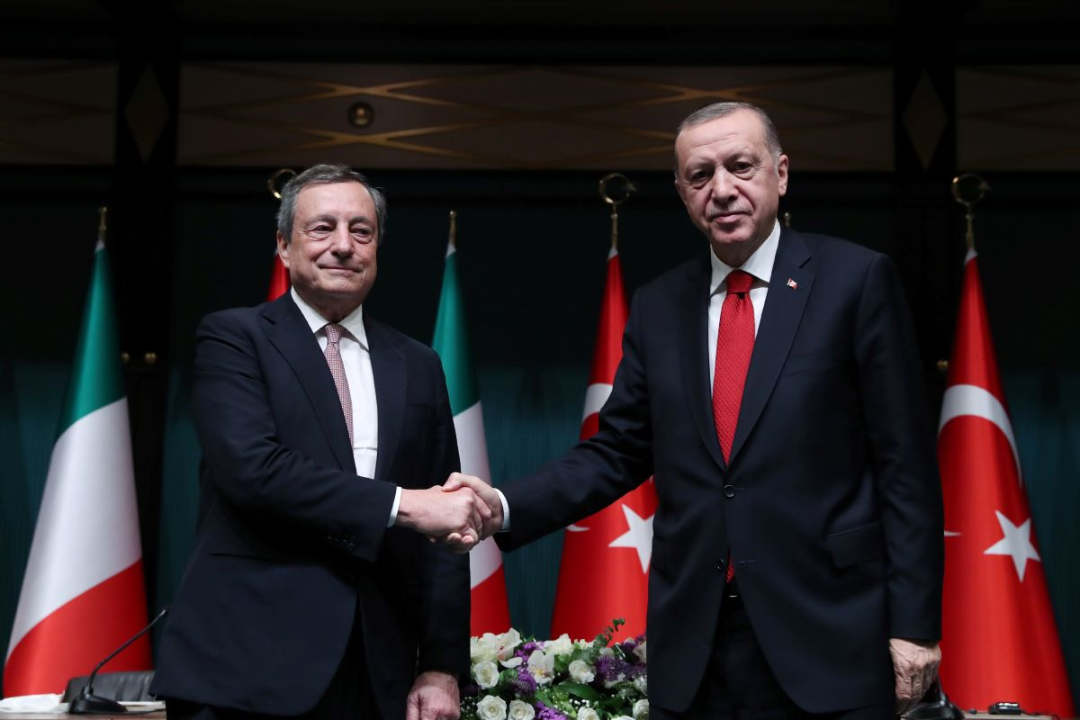 O Ερντογάν προκαλεί και ο Ντράγκι εξομοιώνει Τουρκία με Ελλάδα