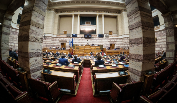 Στη Βουλή το νομοσχέδιο για το ειδικό ποινικό μητρώο αδικημάτων σε βάρος ανηλίκων