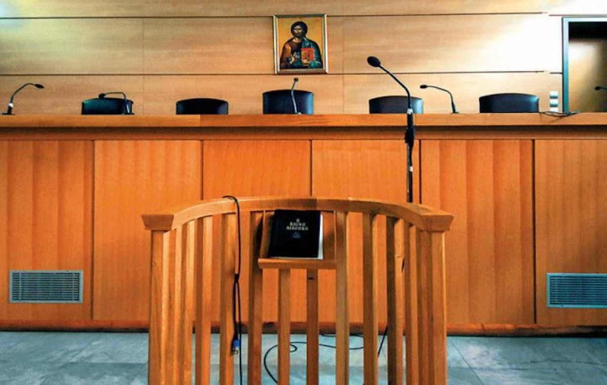 «Και τώρα ποιος θα προστατεύσει τους δικαστές;»: Άρθρο-κόλαφος για τις υποκλοπές