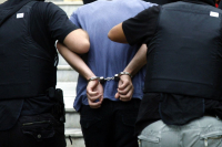 Αίγινα: Ξυλοκόπησαν μάνα και γιο μετά από καταγγελία για ηχορύπανση - Τέσσερις συλλήψεις