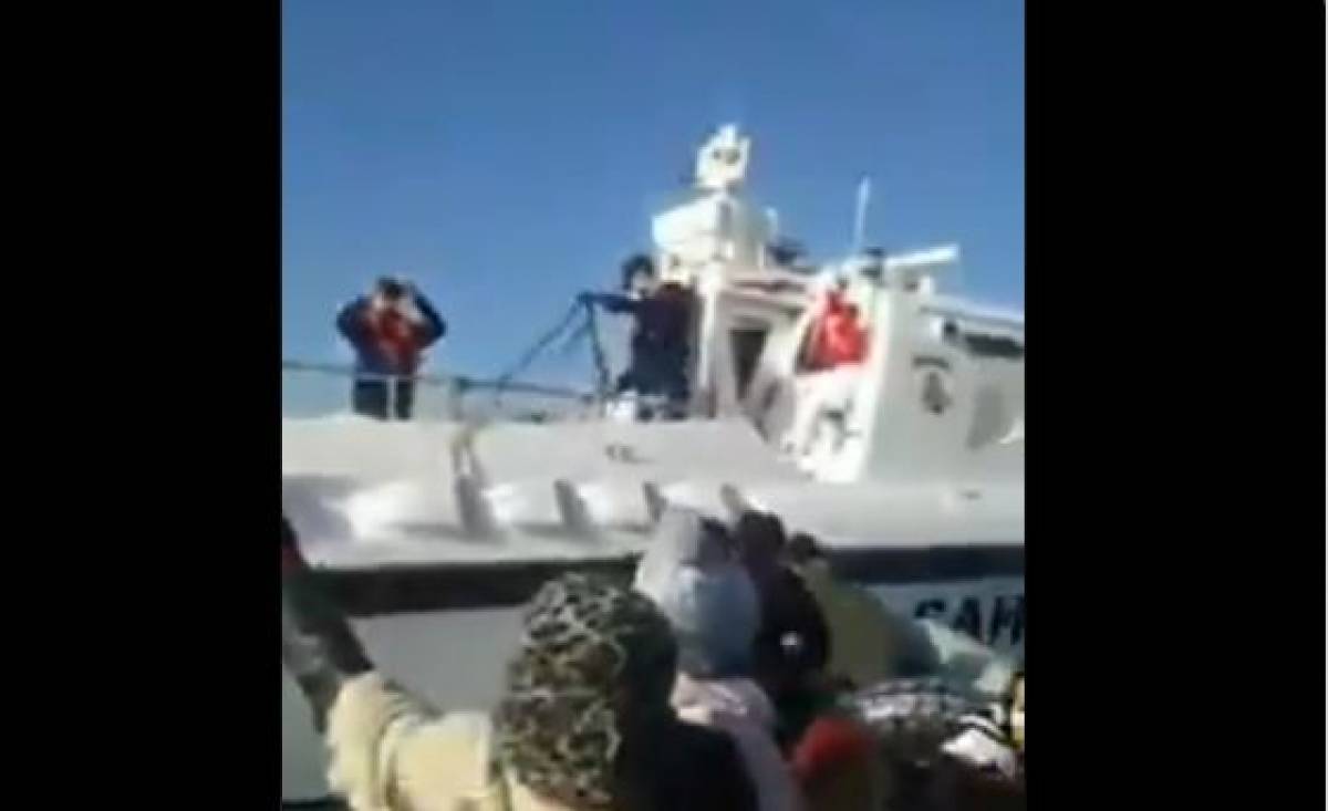 Βίντεο-σοκ: Η τουρκική ακτοφυλακή εμβολίζει βάρκα με πρόσφυγες