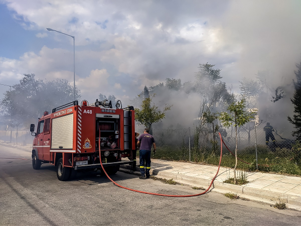Καλύβια: Φωτιά σε σπίτι μετά από έκρηξη - Επτά τραυματίες με εγκαύματα