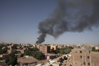 Σουδάν: Τρίτη εβδομάδα μαχών - Αεροπορικές επιδρομές και πυρά πυροβολικού στο Χαρτούμ