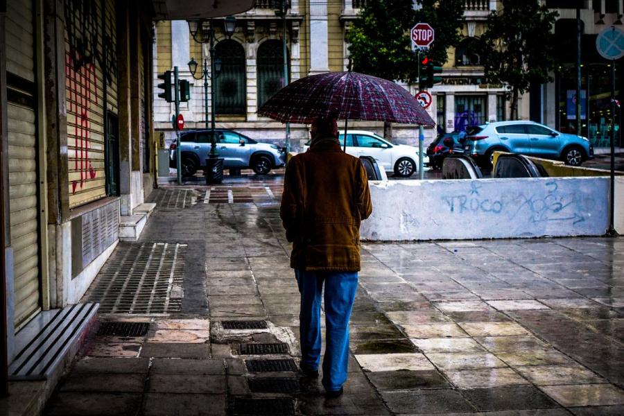 Βροχές στην Αθήνα - Κακοκαιρία με ισχυρά φαινόμενα και τις επόμενες ώρες (live)