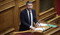 Ο Ανδρουλάκης ζητά την παραίτηση Οικονόμου μετά το «επιχειρησιακό φιάσκο» με τους Κροάτες χούλιγκαν