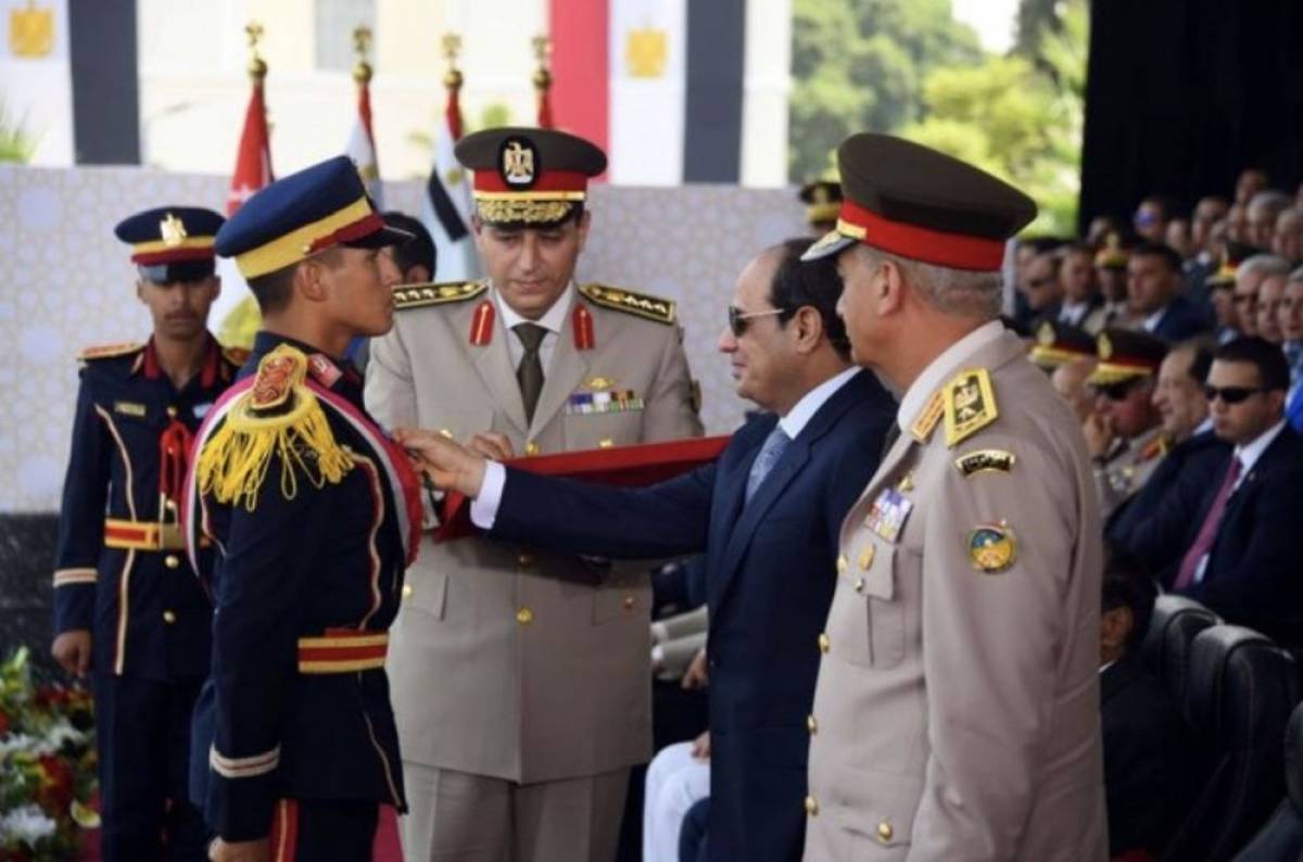 Ο Ελ Σίσι καλεί τον Αιγυπτιακό στρατό να είναι προετοιμασμένος εν μέσω κρίσης στη Λιβύη