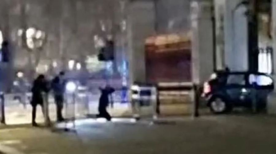 Βρετανία: Άνδρας έπεσε με όχημα πάνω στις πύλες του παλατιού του Μπάκιγχαμ