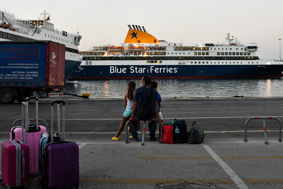 Πλοία: «Τσουχτερές» οι τιμές των ακτοπλοϊκών εισιτηρίων σε ορισμένα δρομολόγια