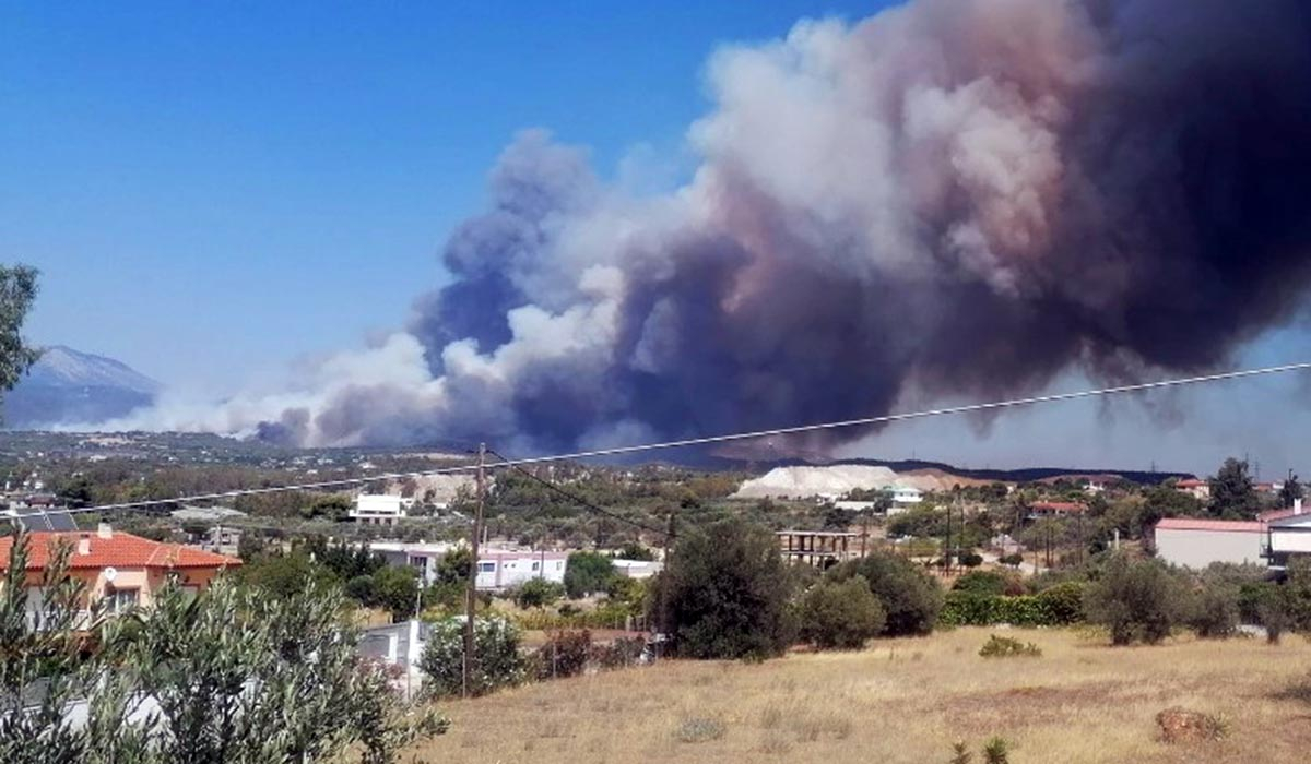 Φωτιά στο Λουτράκι: Ήχησε 112 - Εκκενώνονται οικισμοί