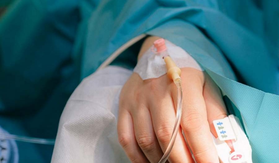 Κορονοϊός: Ελλείψεις γιατρών και φαρμάκων, διασωληνωμένοι εκτός ΜΕΘ - Κραυγές αγωνίας από το ΕΣΥ