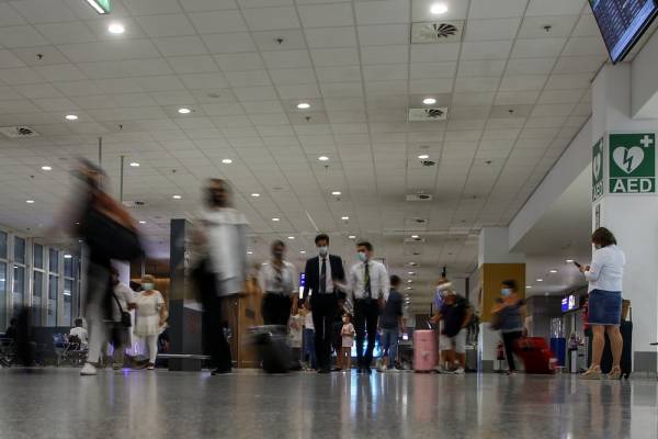 Αρνητικό τεστ κορονοϊού οφείλουν να έχουν όσοι έρχονται αεροπορικώς από Ρουμανία και Βουλγαρία