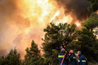 Στο έλεος της φωτιάς η Ελλάδα: Καίγονται ανέλεγκτα Αττική, Εύβοια, Ηλεία, Μεσσηνία