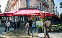 Άνοιξε και πάλι η διάσημη μπρασερί Le Fouquet στη Γαλλία