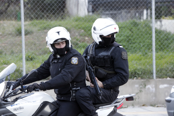 VIP καβγάδες στην Κατεχάκη - Για την απόσυρση αστυνομικών από τη συνοδεία «επωνύμων»